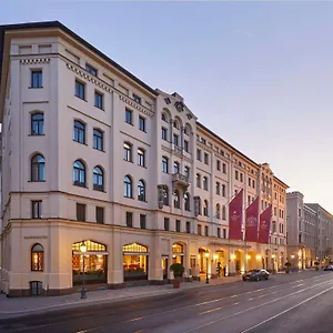 Отель Vier Jahreszeiten Kempinski